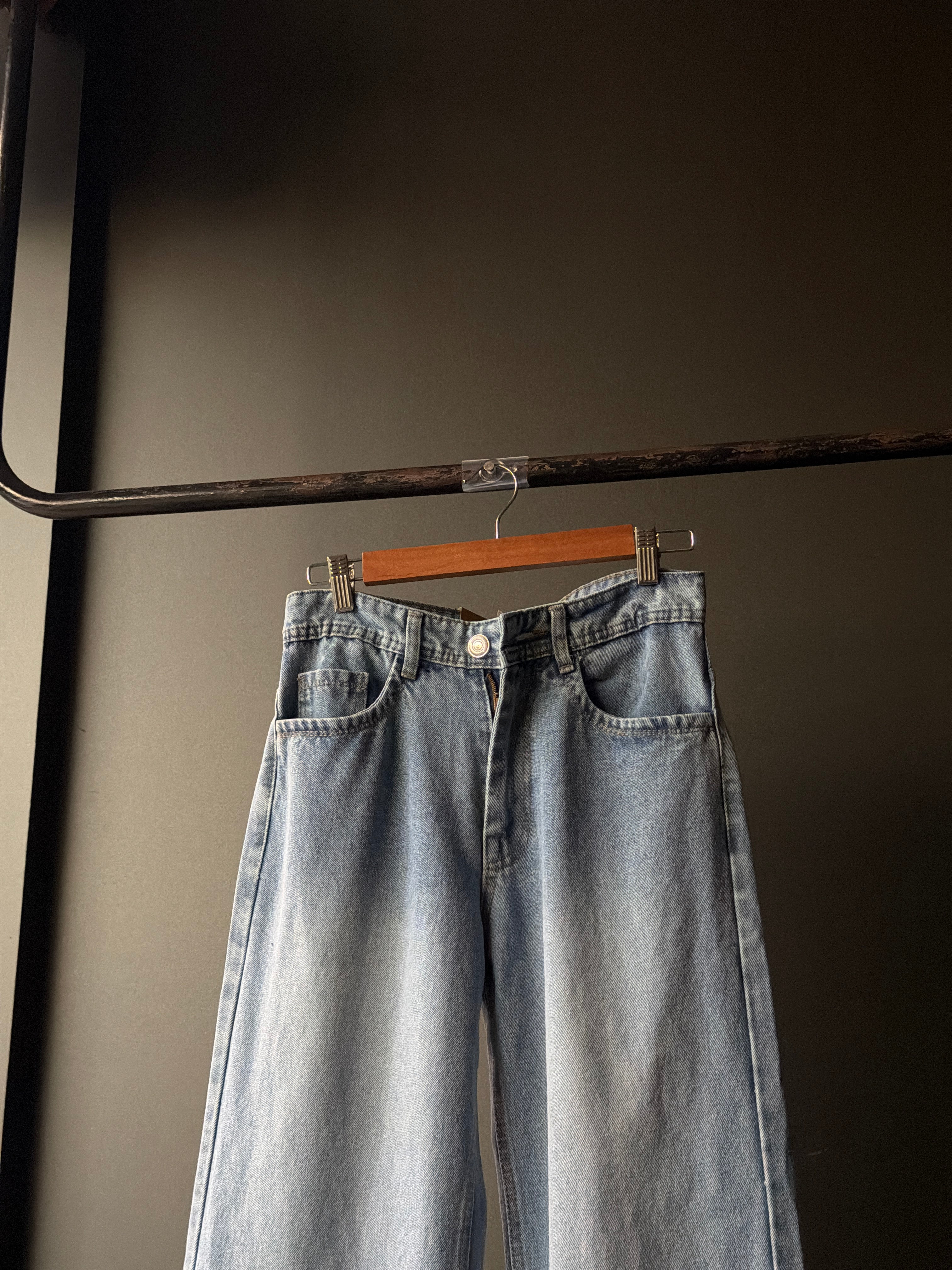 Pale Drift Denim                     Straight Fit Baggy Jn7/4