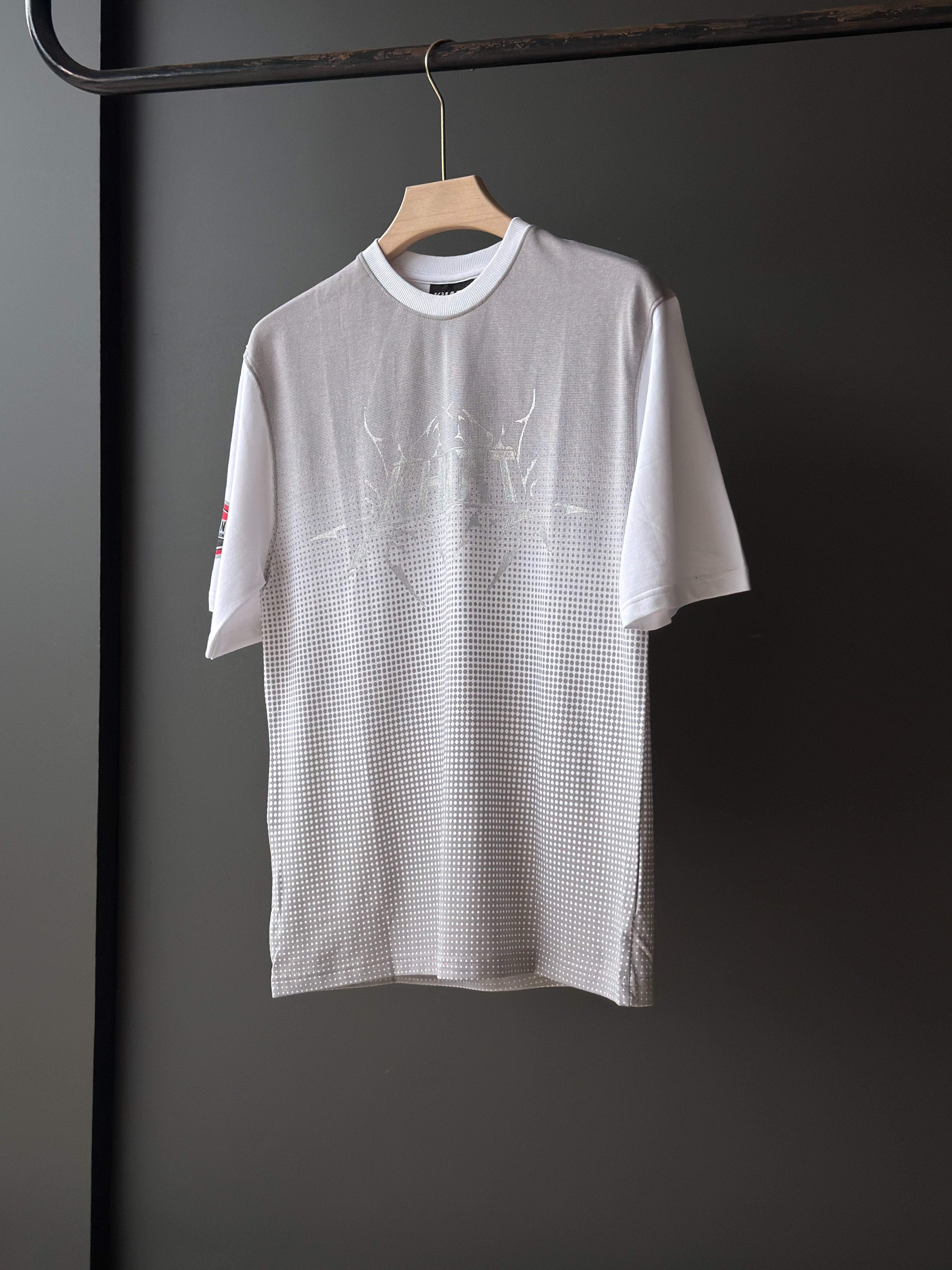 KHART Oversized Five-Sleeve Shirt