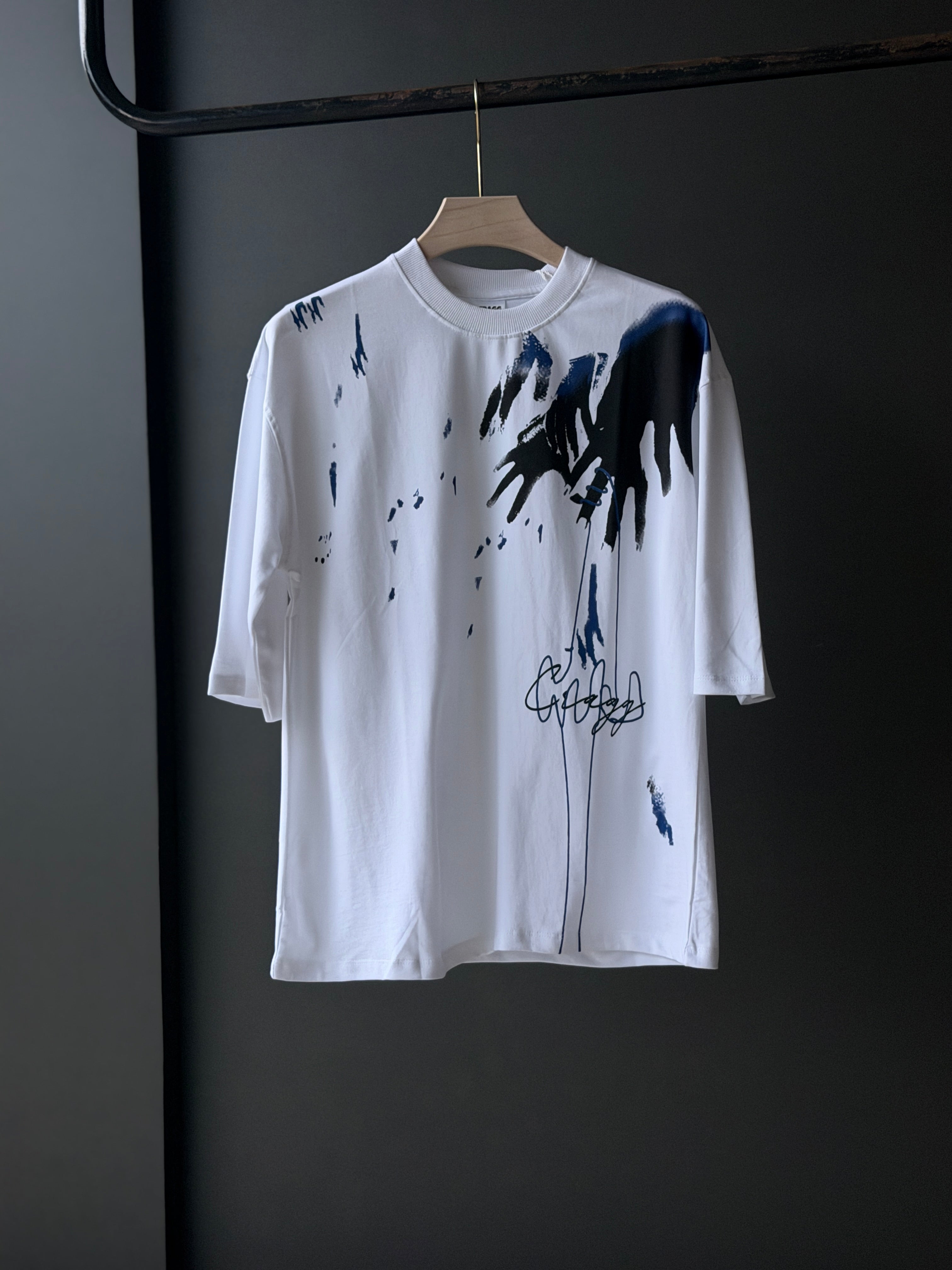 Monochrome Avant-Garde Oversized Five-Sleeve Shirt