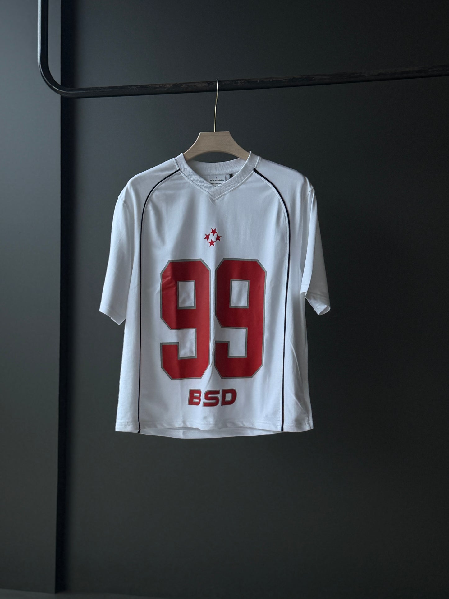 99--Oversized V-Neck Five-Sleeve Tee — Clean White, Effortless Edge