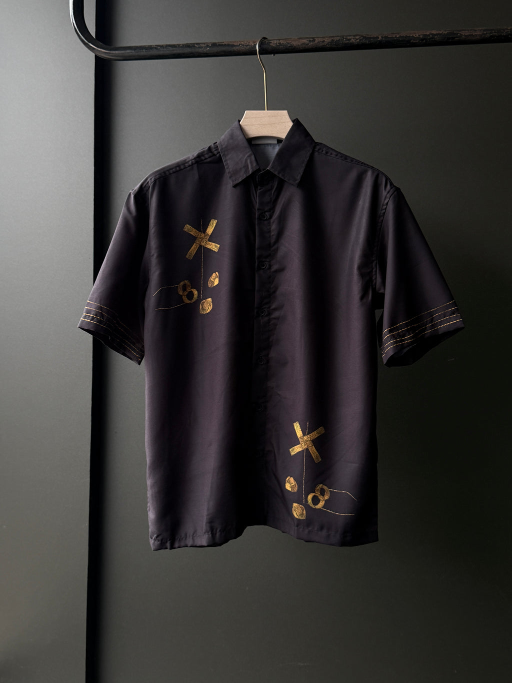 The Cross Printed Fivesleeve Shirt
