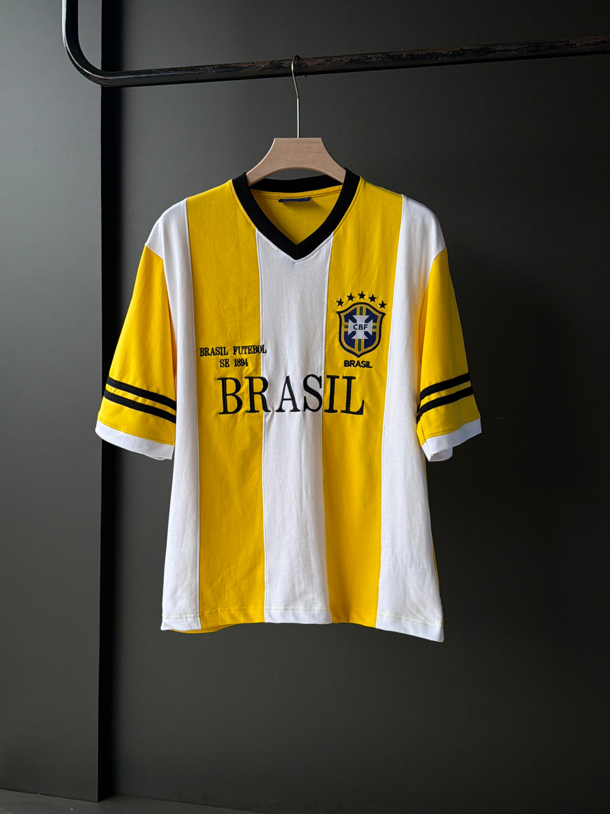 Vintage Jersey Design V-Neck Fivesleeve Tshirt