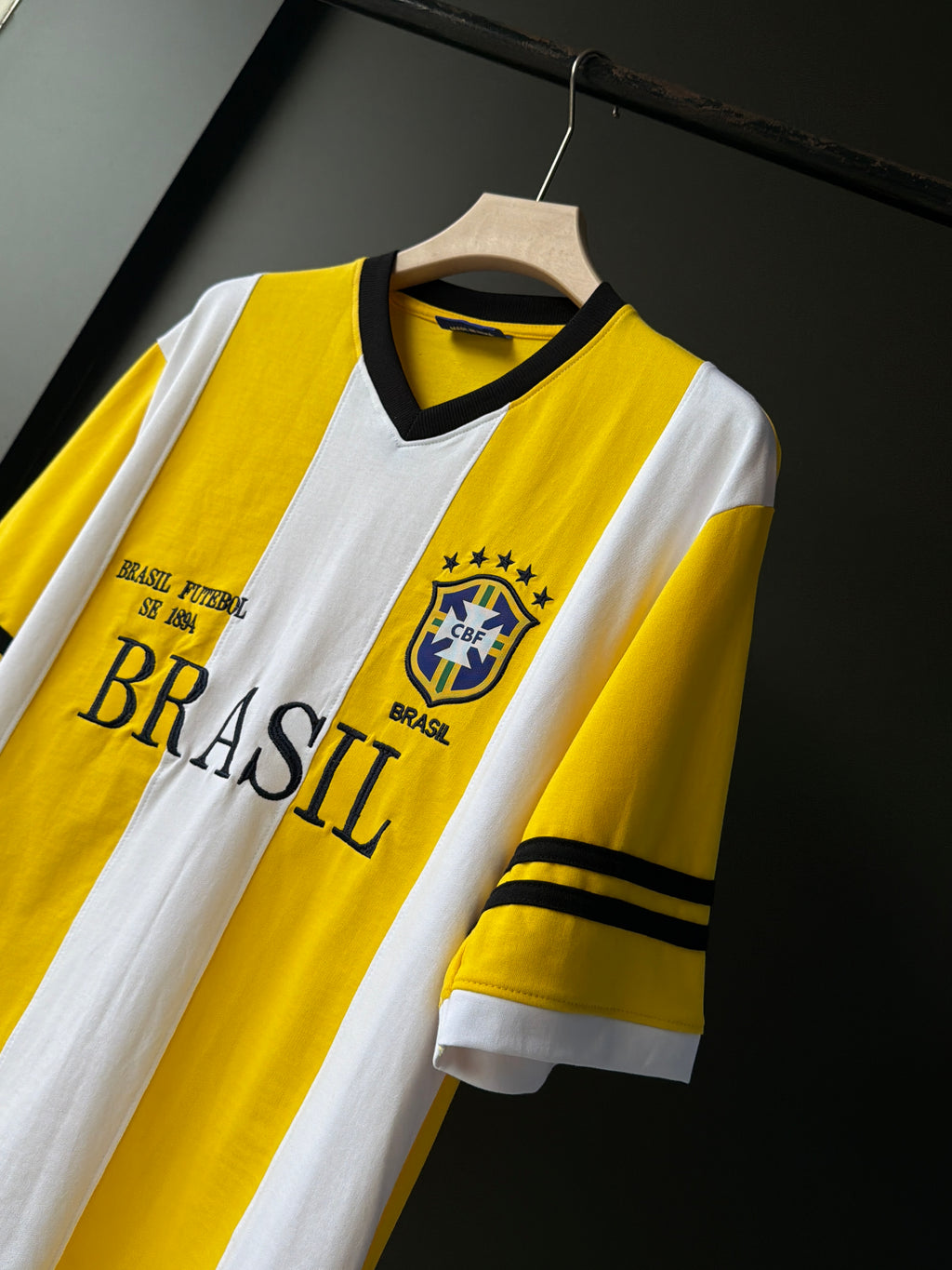 Vintage Jersey Design V-Neck Fivesleeve Tshirt
