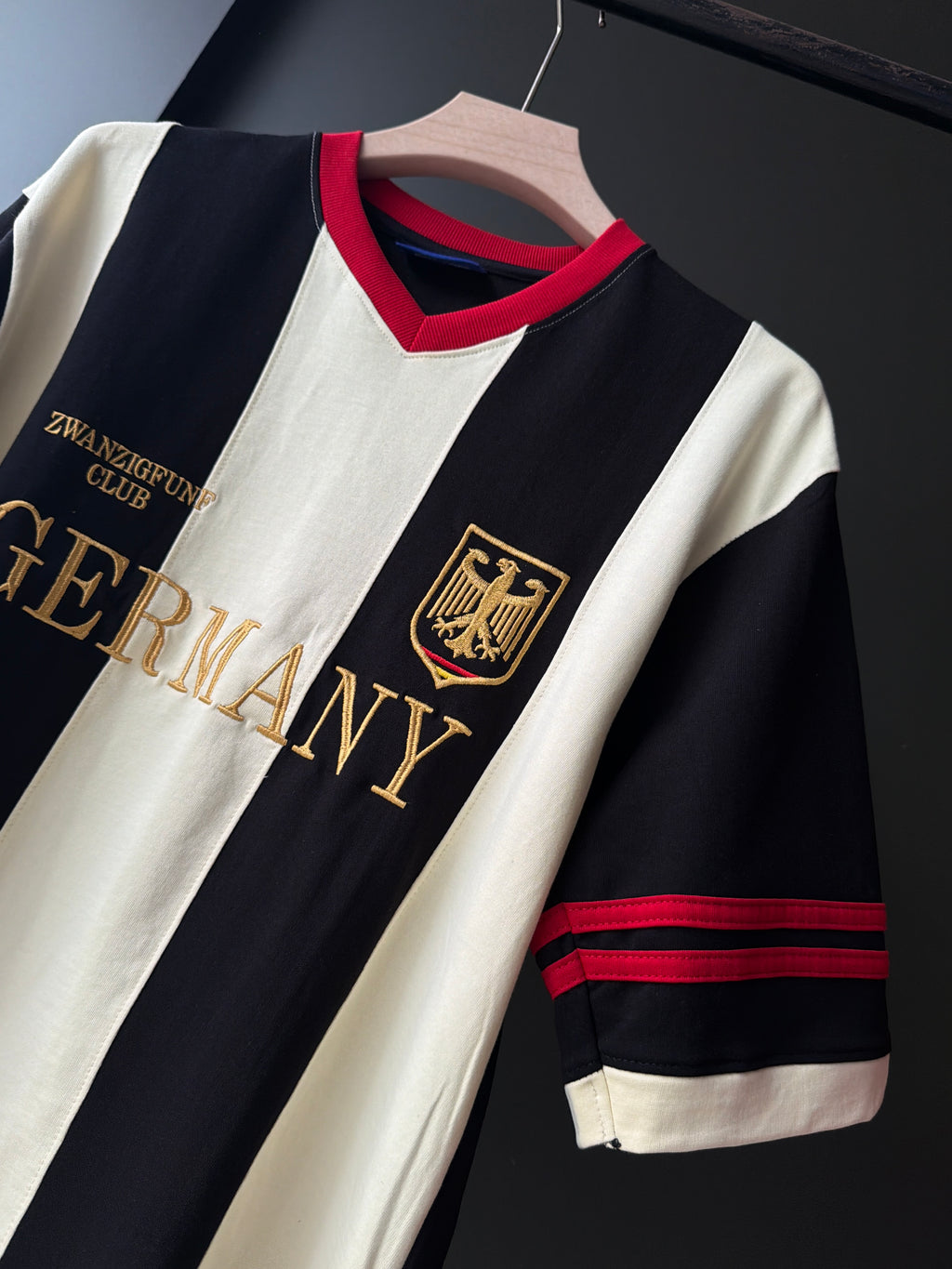 Vintage Jersey Design V-Neck Fivesleeve Tshirt