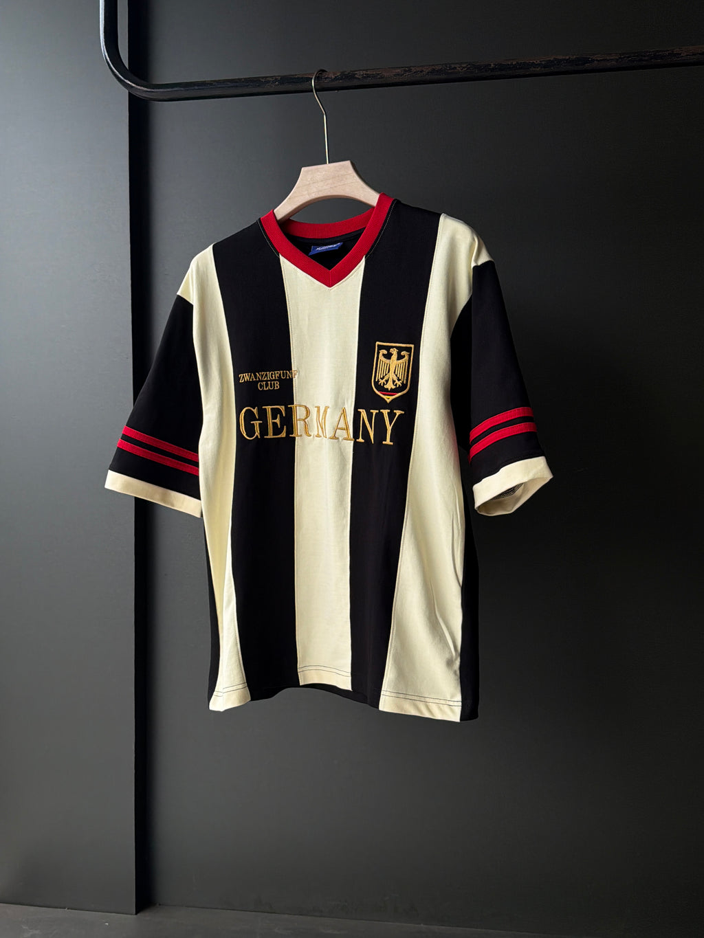 Vintage Jersey Design V-Neck Fivesleeve Tshirt